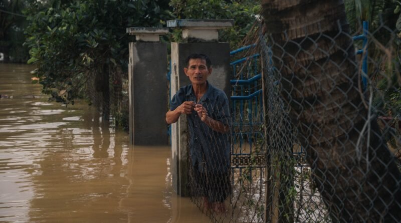 Thailand floods in Bangkok as heavy rain causes widespread flooding and rising water levels